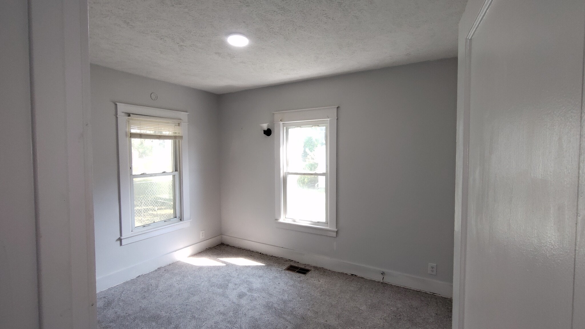 Building Photo - 941 E Richmond St