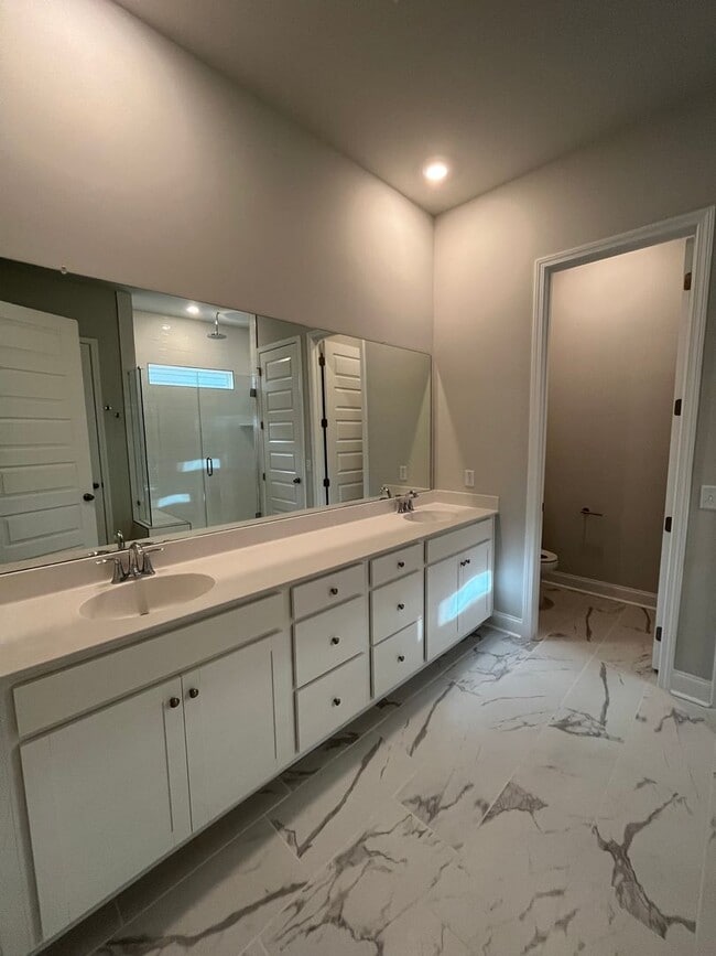 Building Photo - Stunning 4 Bedroom 4.5 Bath Home In Summer's Corner~