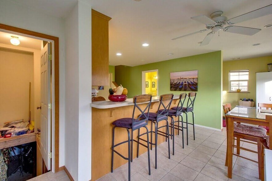 Building Photo - 1128 Hobson St