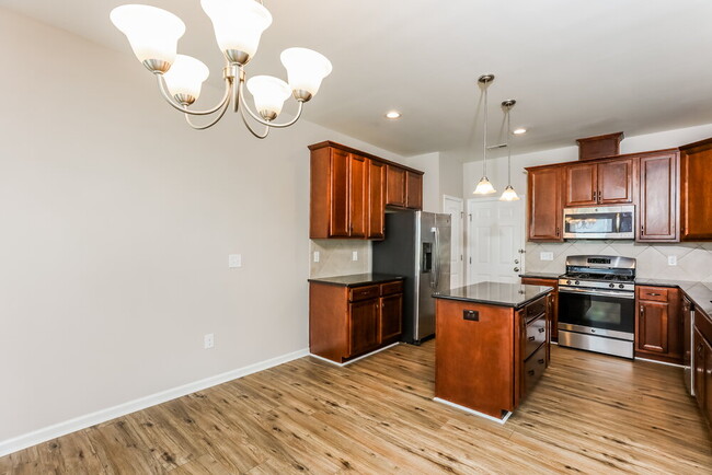 Building Photo - 934 Lakemont Dr