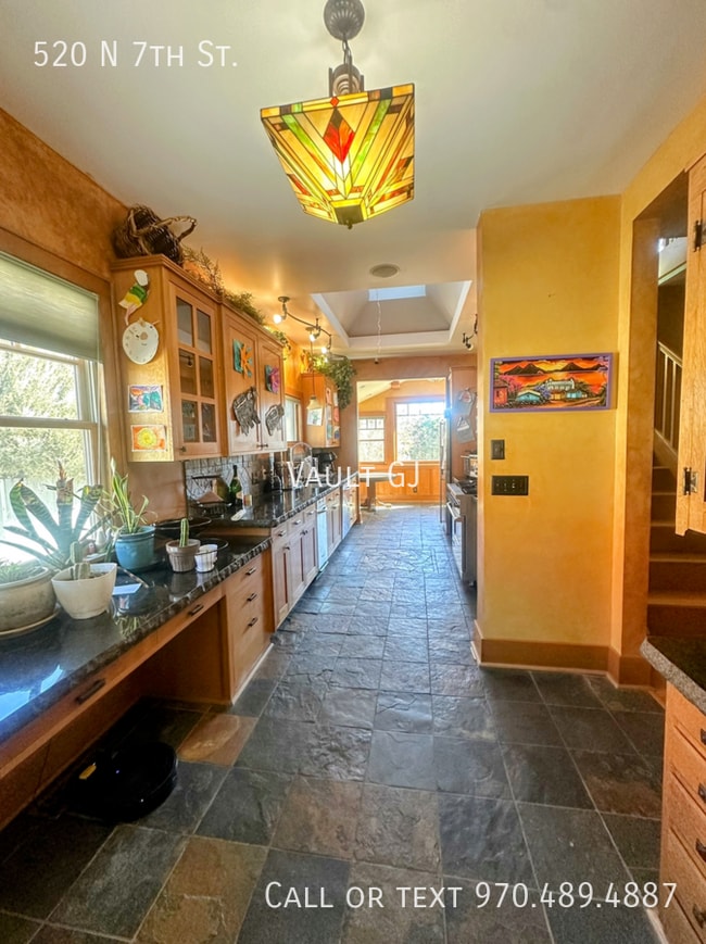 Building Photo - 520 N 7th St