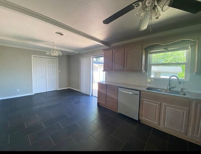 Building Photo - 50021 Del Ra Dr