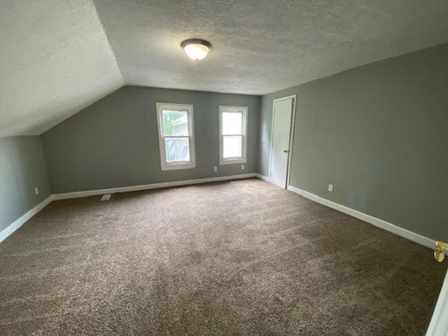 Building Photo - 551 Noah Ave