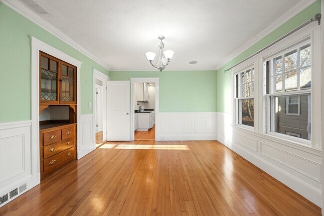 Building Photo - 1045 Adams St