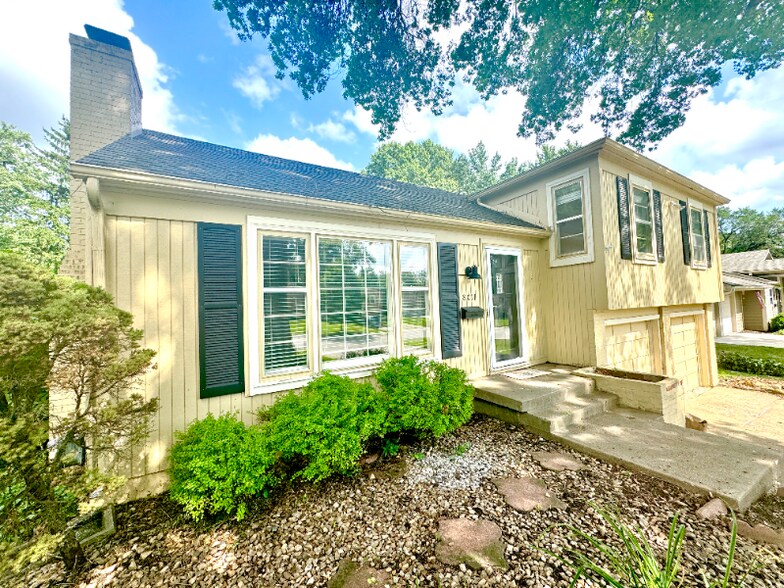 Primary Photo - 8011 Reinhardt Ln