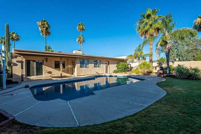 Building Photo - Three Bedrooms & POOL in 85254!