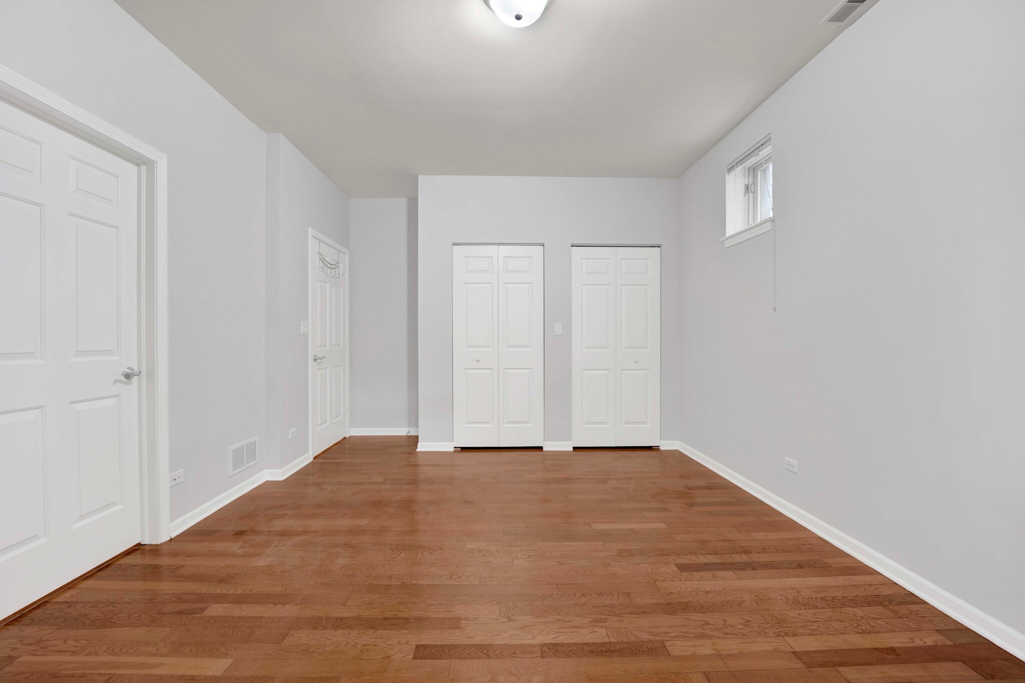 Building Photo - 802 W University Ln