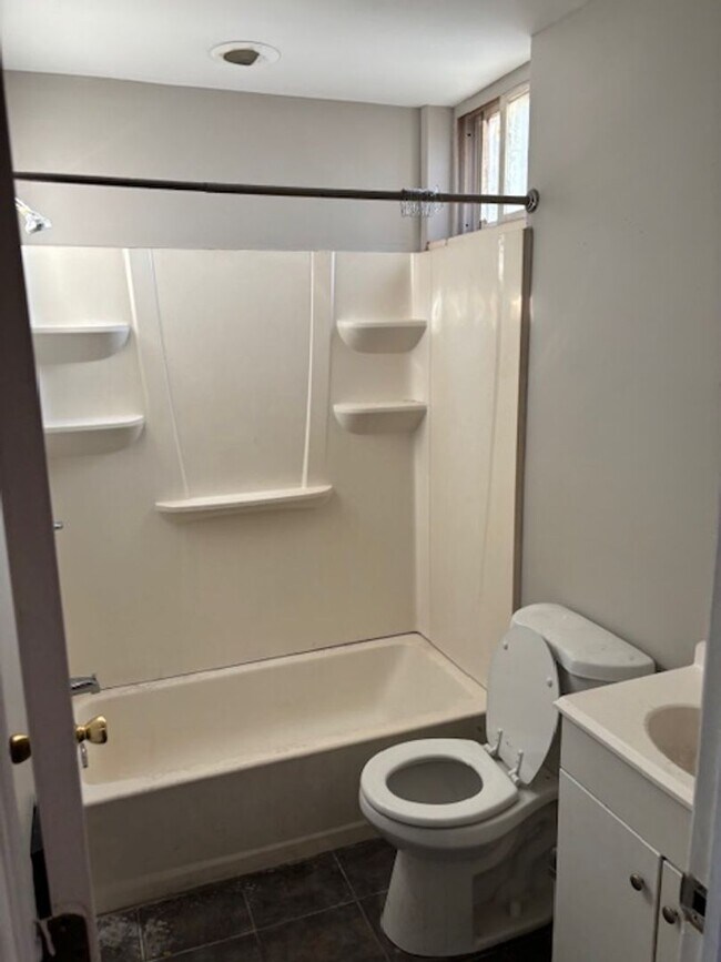 Building Photo - 1919 E Thayer St