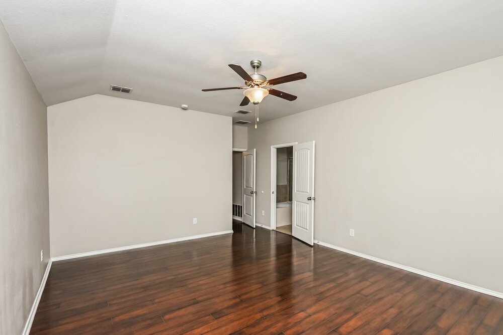 Building Photo - 900 W Bend Blvd