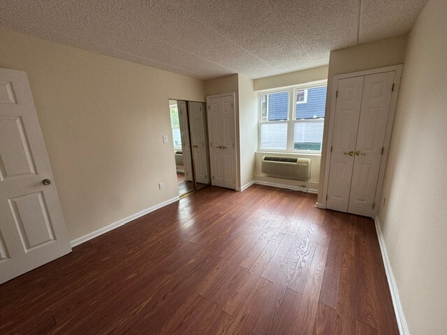 Building Photo - 999 Forest Ave
