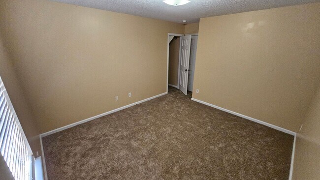 Building Photo - 573 Corbin St