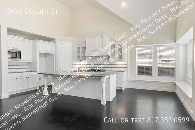 Building Photo - 2600 Collier St