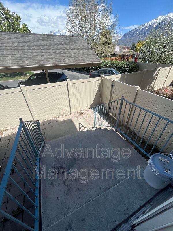 Building Photo - 1947 S Columbia Ln