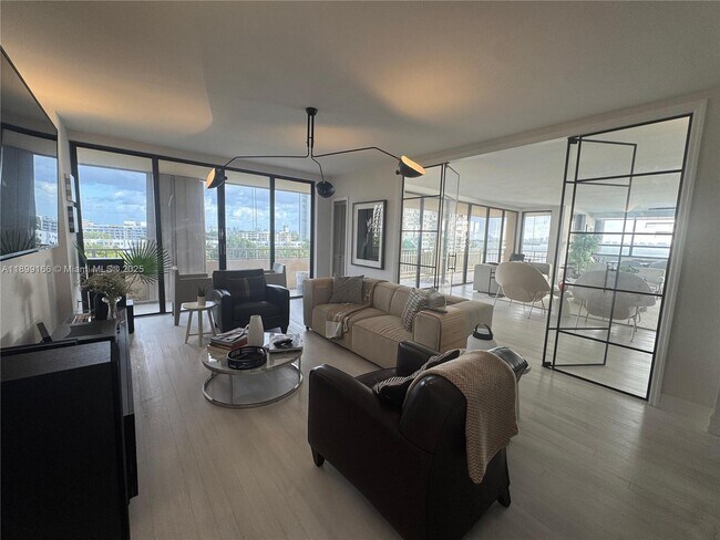 Building Photo - 11113 Biscayne Blvd