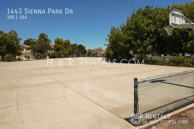 Building Photo - 1443 Sienna Park Dr