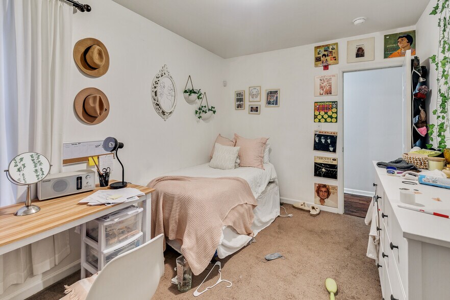 Building Photo - 1628 N Willington St