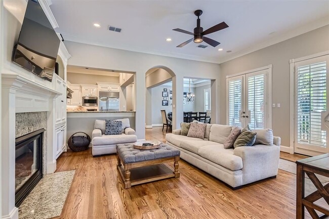 Building Photo - 2390 W 8th St