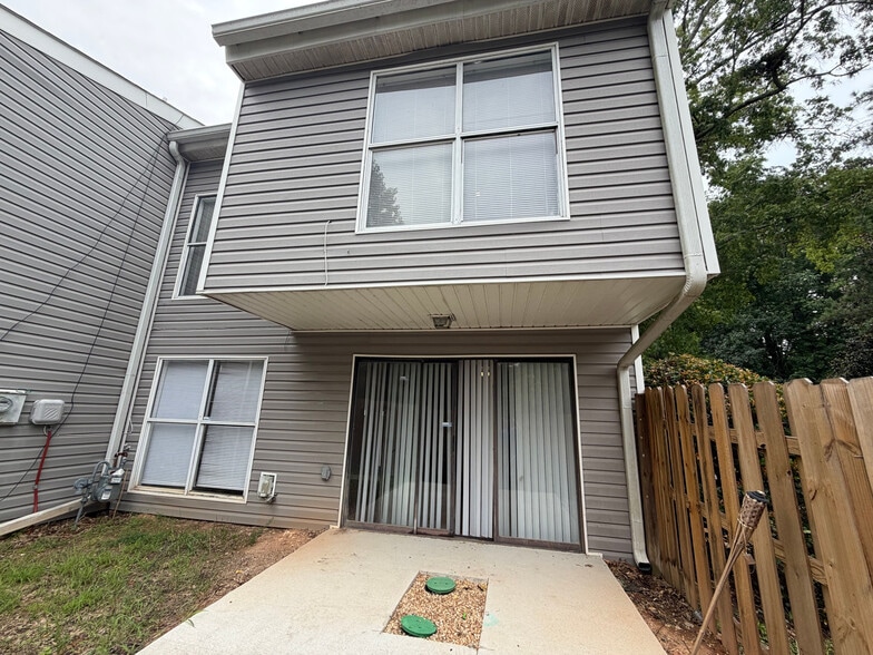 Building Photo - Room in Townhome on Governors Dr