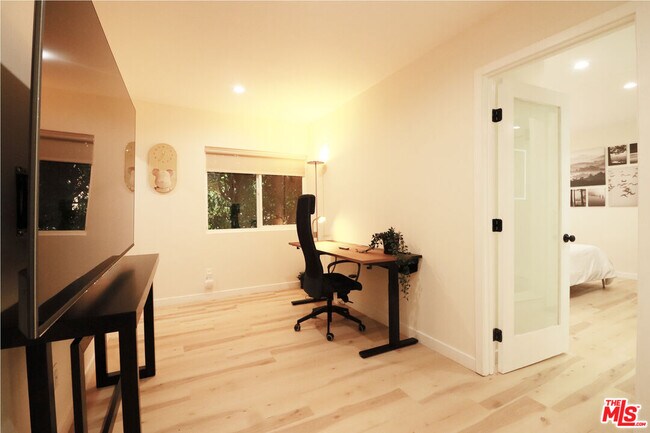 Building Photo - 9042 Phyllis Ave