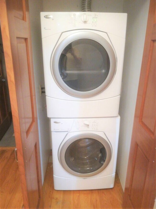 Building Photo - 201 S Aurora St