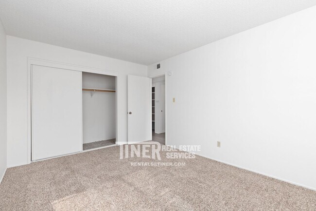 Building Photo - Charming Carmichael Duplex with Water Sewe...