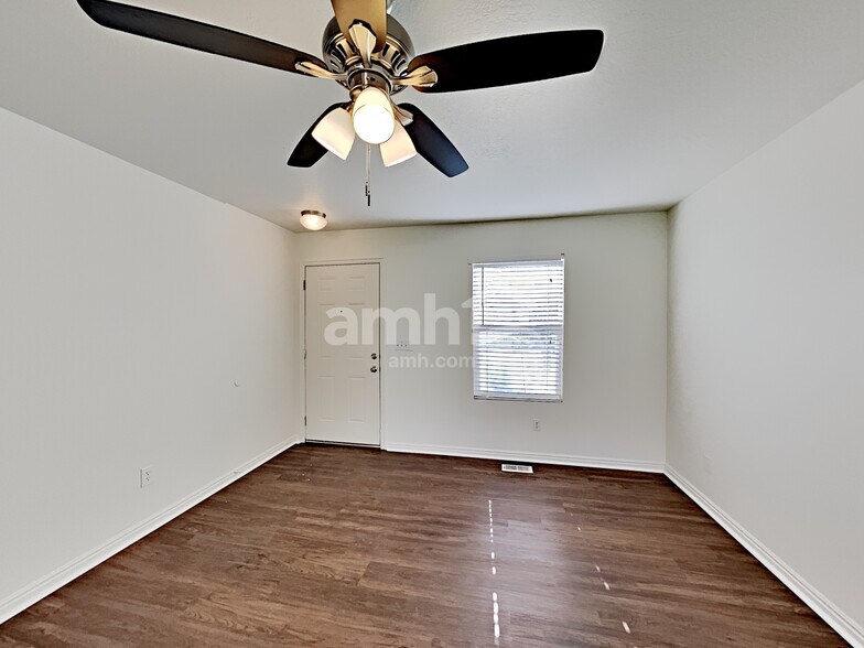 Building Photo - 4384 Maple Dr