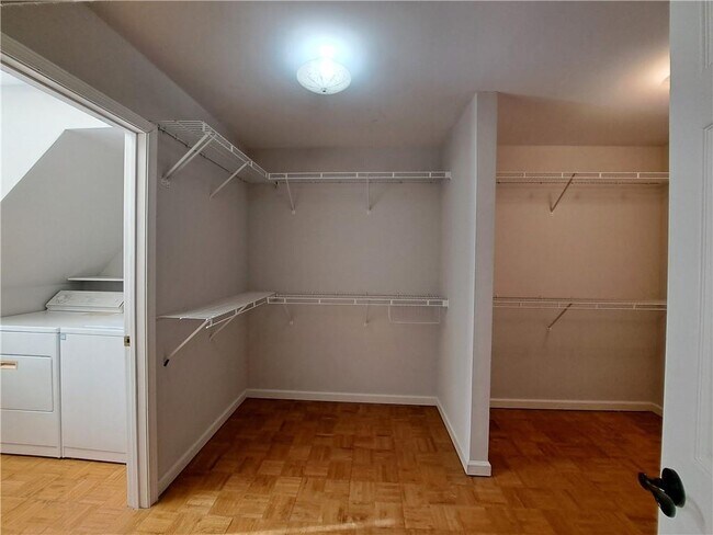 Building Photo - 2242 Lenox Walk NE