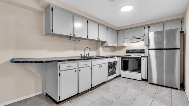 Building Photo - 11241 Snyder Ave