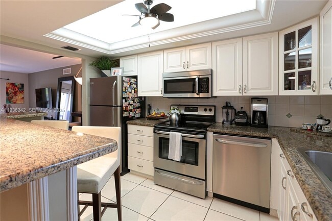 Building Photo - 1212 SE 2nd Ct