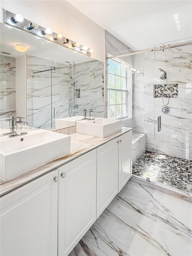 Building Photo - 2579 SW 85th Ave