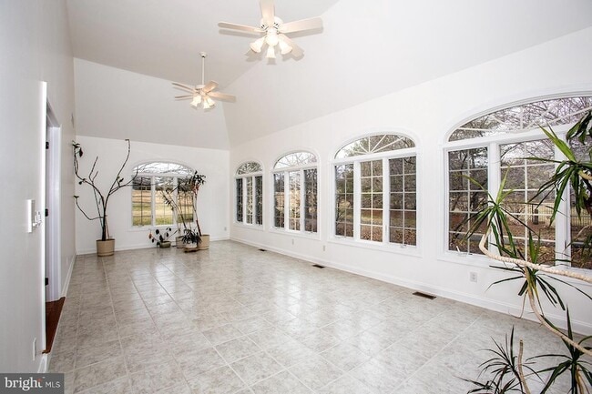 Building Photo - 189 Christopher Dr