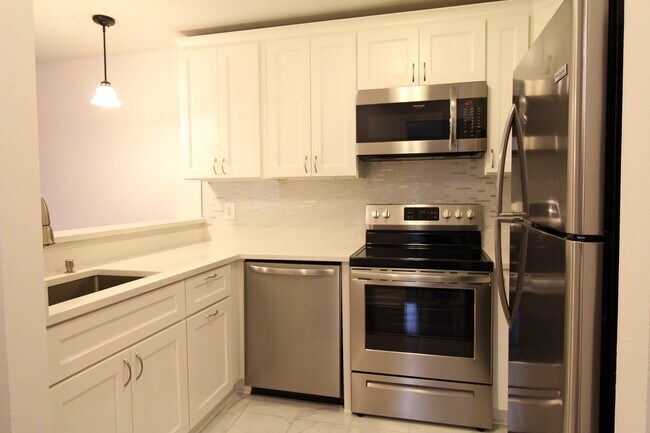 Building Photo - 102 Chesterfield Ln