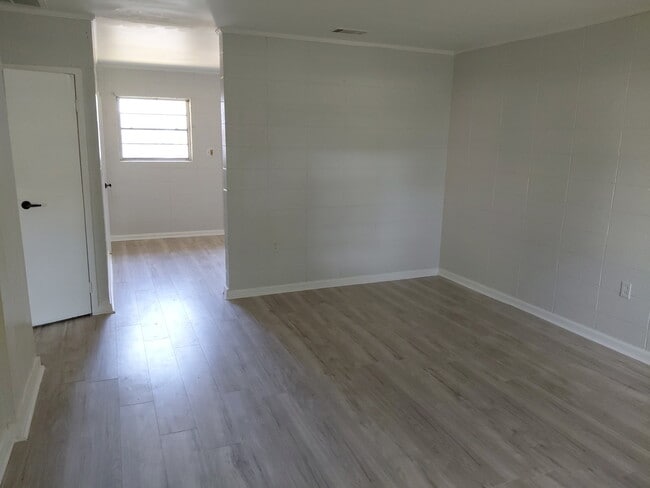 Building Photo - 821 7th Ave