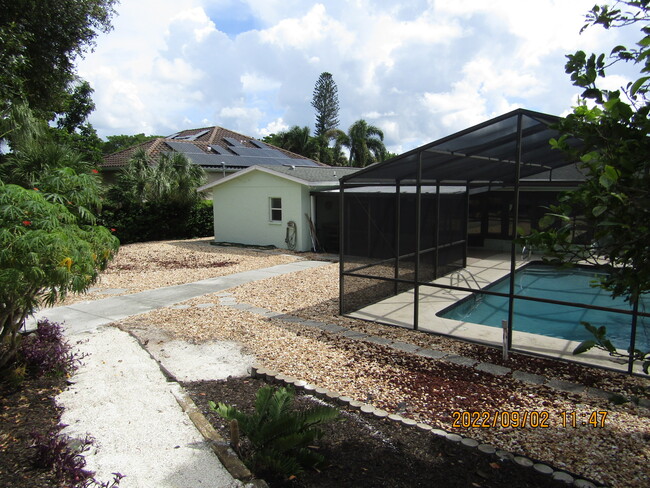 Building Photo - 736 Cadiz Rd