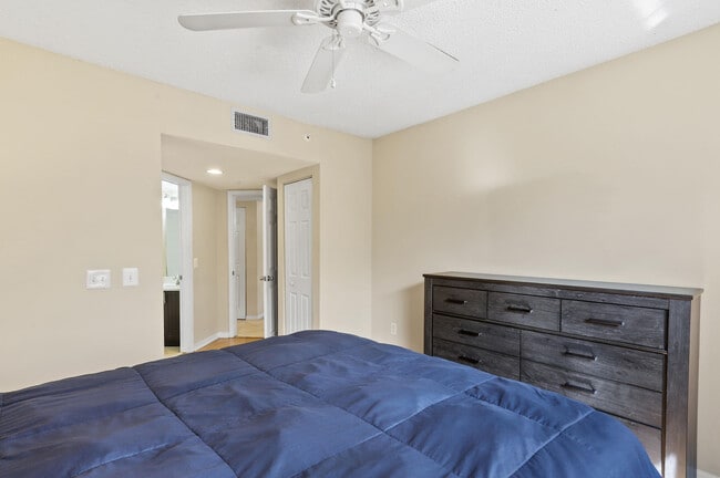 Building Photo - 4159 N Haverhill Rd