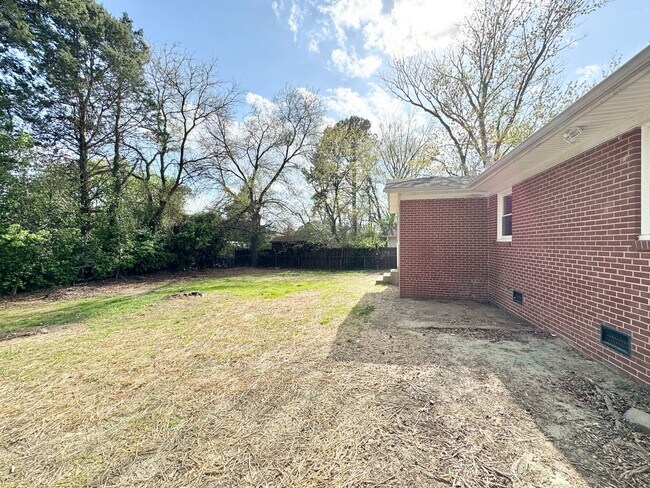 Building Photo - Charming 2BR with Refinished Hardwoods