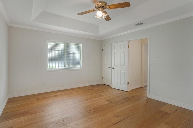 Building Photo - 410 Rolling Green Dr