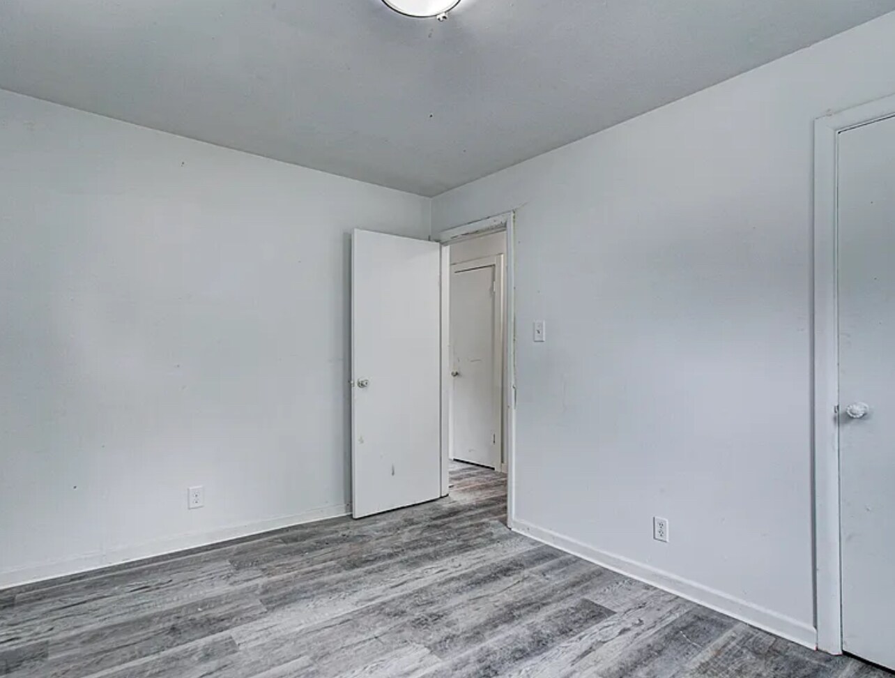 Building Photo - 734 N Arnolda Ave