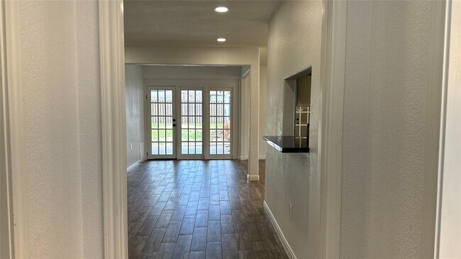 Building Photo - 136 Cherry Tree Ln