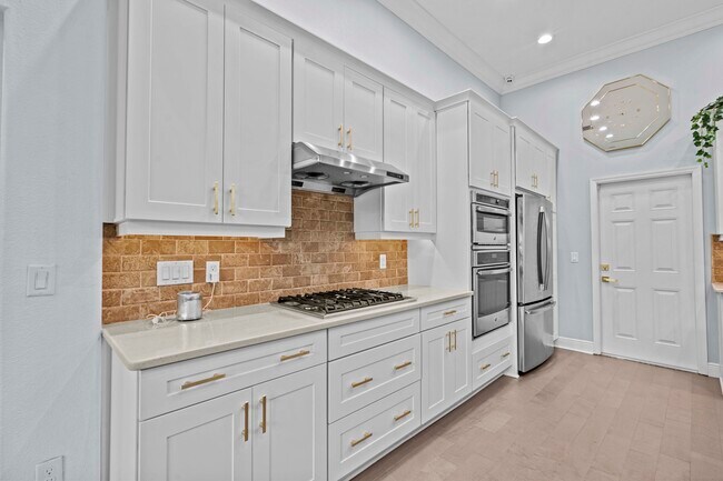 Building Photo - 9905 Woodbay Dr