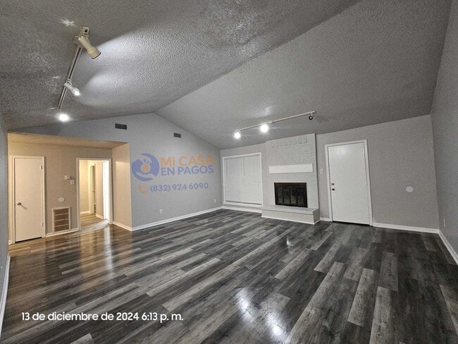 Building Photo - BEAUTIFUL HOME IN LIVINGSTON. MOVE IN READY!.