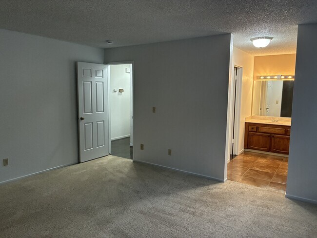 Building Photo - 3400 Sullivan Ct