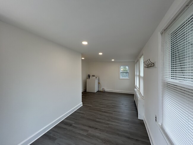 Building Photo - 177 Maple Ave