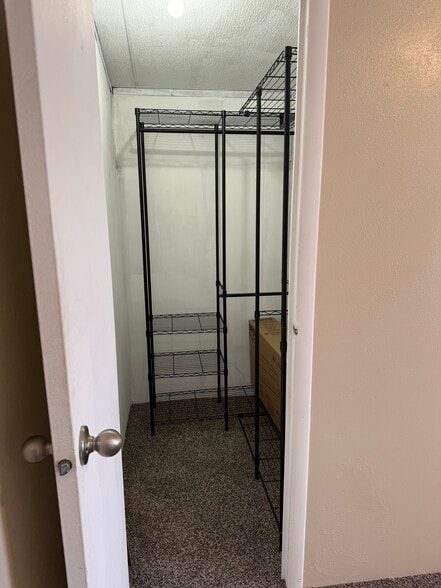 master closet - 953 N McCue St