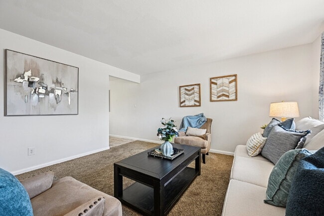 Building Photo - Welcome to this spacious 3+ bed, 2-bath bi-level home in Arvada - Available Now!