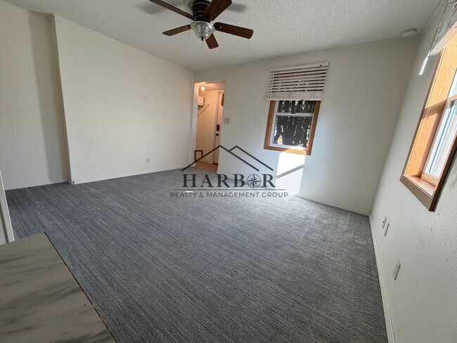 Building Photo - Newly Renovated 3-Bedroom Home - 1/2 Off f...