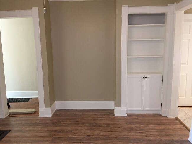 Building Photo - 3 Bedroom House for Rent