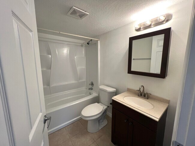 Building Photo - 1115 Green Pine Blvd