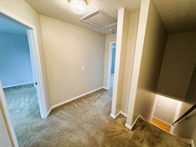 Building Photo - 315 Emerson Ln