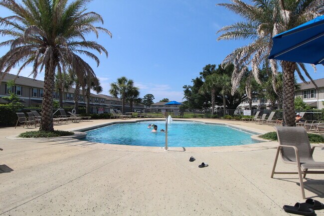 Building Photo - Spacious 3-Bed, 2.5-Bath Townhome Steps from Blue Wahoos Stadium & Palafox Street with Upgraded K...